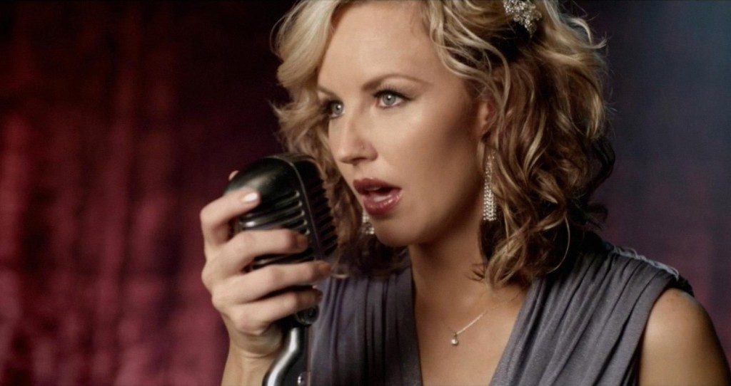 Reds Whites and Brews artist Kristen Kelly KSKE Ski Country